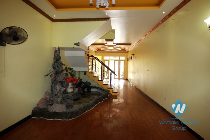 Unfurnished and bright house for rent in Au Co street, Tay Ho district, Ha Noi